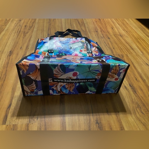 Aerie Reusable Shopping Bag Tote With 2 Reusable Koi Shopping Bag Totes (3) - Picture 13 of 16